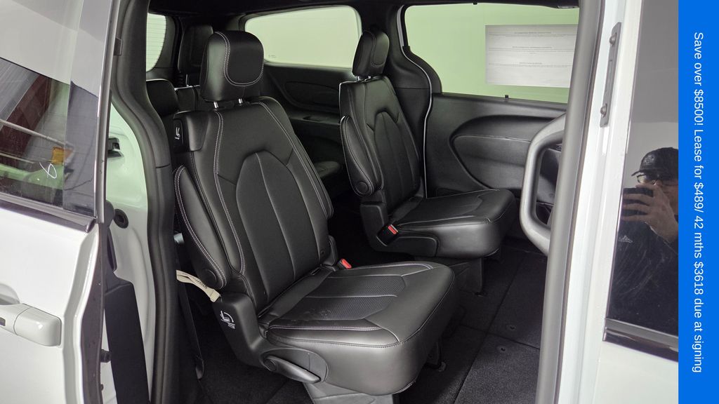 2026 Chrysler Pacifica Select - Photo 34