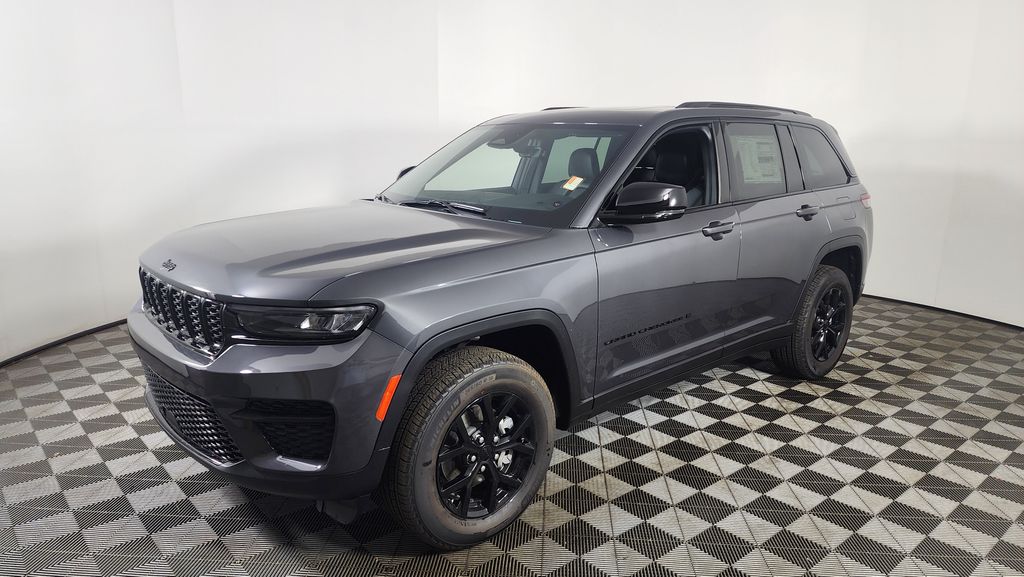 2025 Jeep Grand Cherokee Altitude photo 3