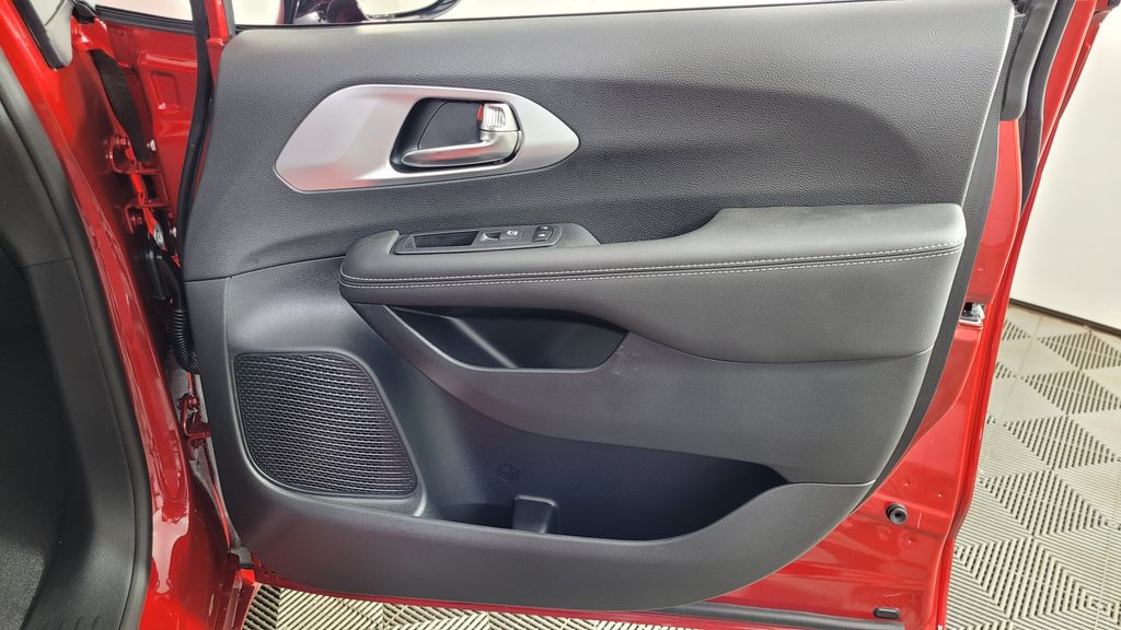 2026 Chrysler Pacifica Limited - Photo 36