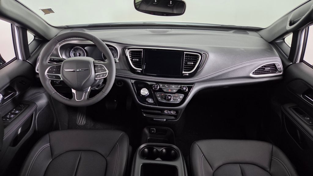 2025 Chrysler Pacifica Select - Photo 40