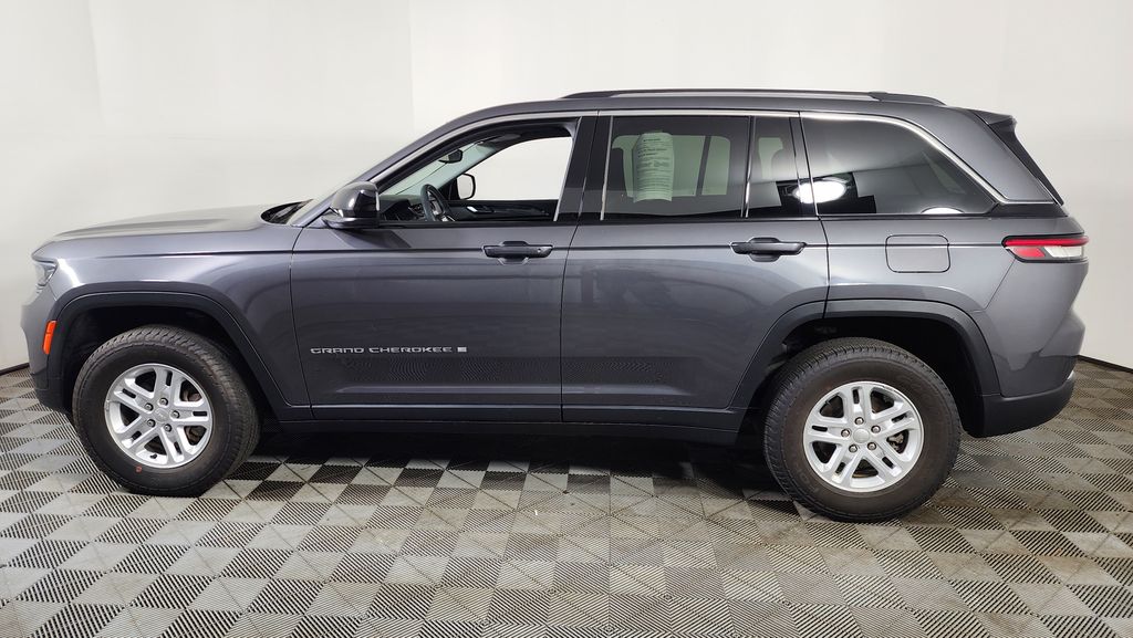 2023 Jeep Grand Cherokee Laredo photo 4