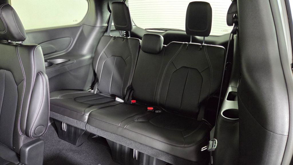 2026 Chrysler Pacifica Select - Photo 32