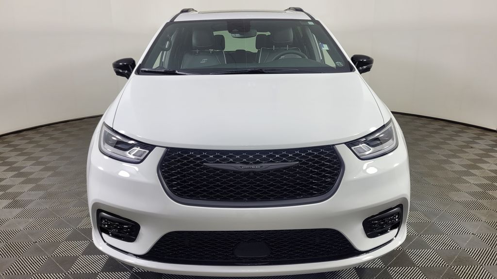 2026 Chrysler Pacifica Limited photo 2