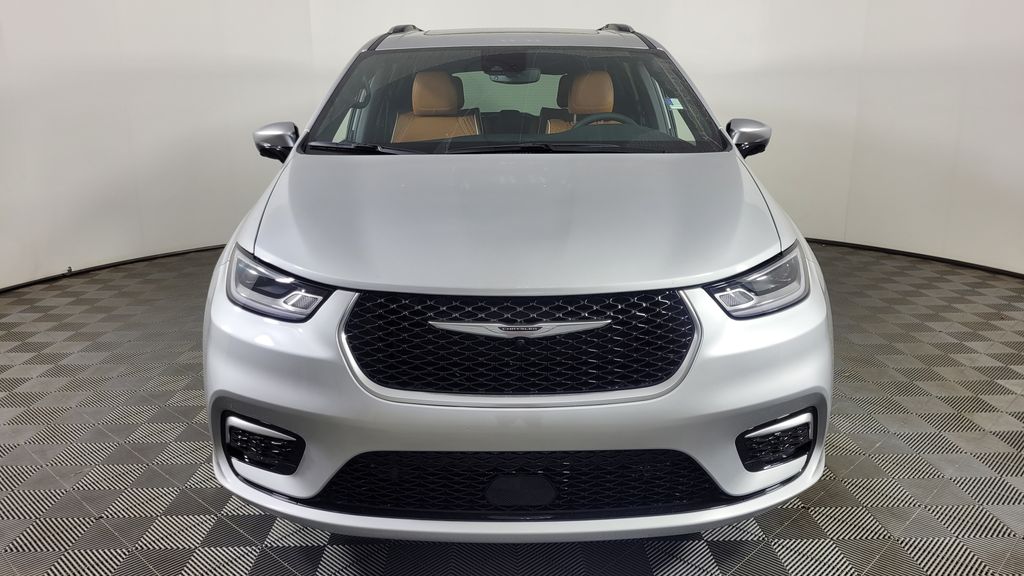 2026 Chrysler Pacifica Pinnacle photo 2