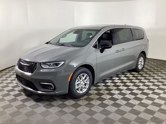2025 Chrysler Pacifica photo 3