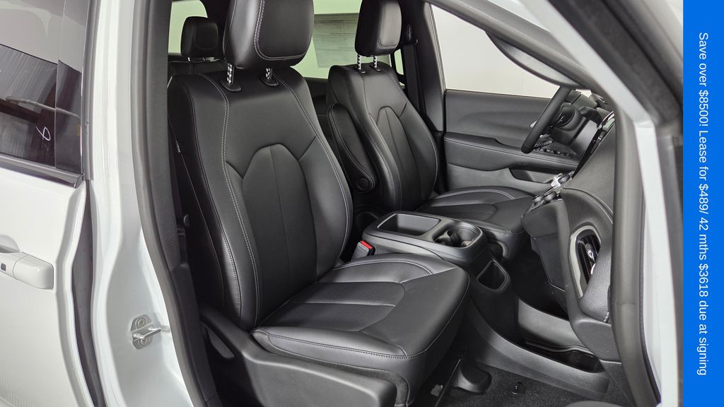 2026 Chrysler Pacifica Select - Photo 39