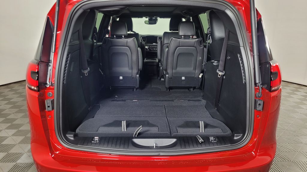 2026 Chrysler Pacifica Limited - Photo 10