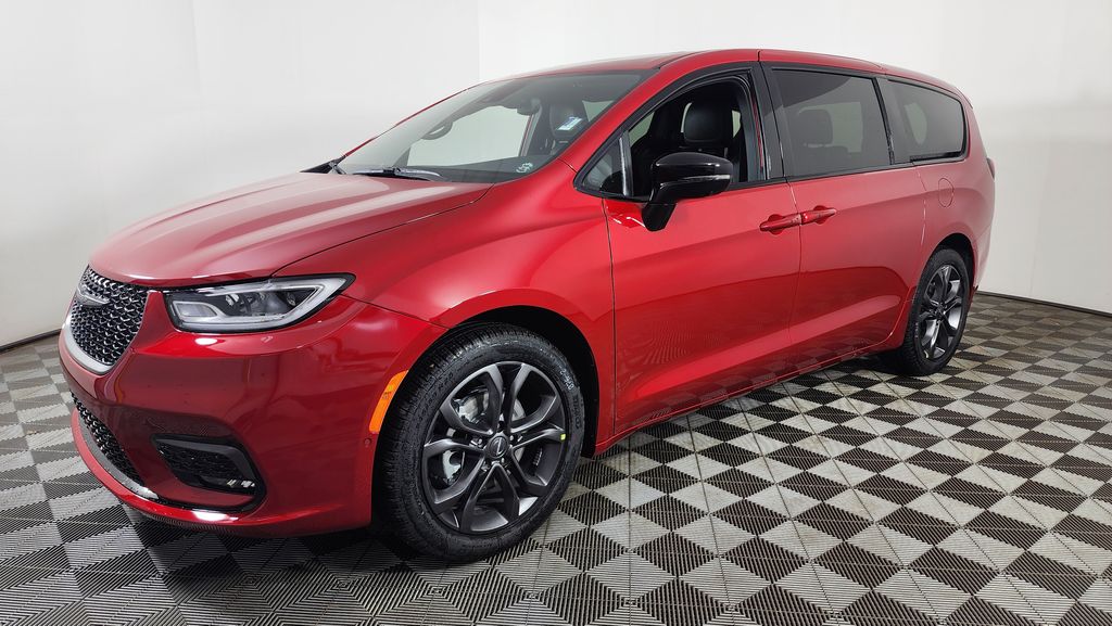 2026 Chrysler Pacifica photo 3