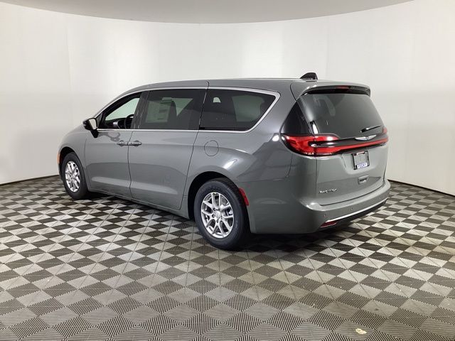 2025 Chrysler Pacifica photo 4