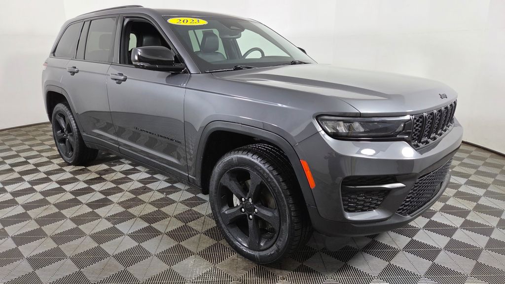 2023 Jeep Grand Cherokee Altitude's photo