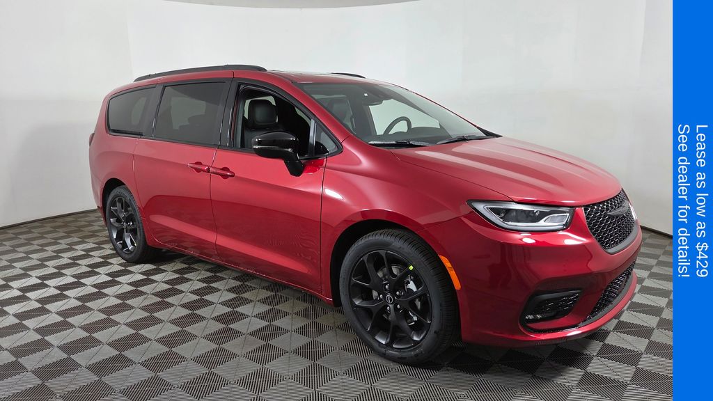2026 Chrysler Pacifica Select's photo