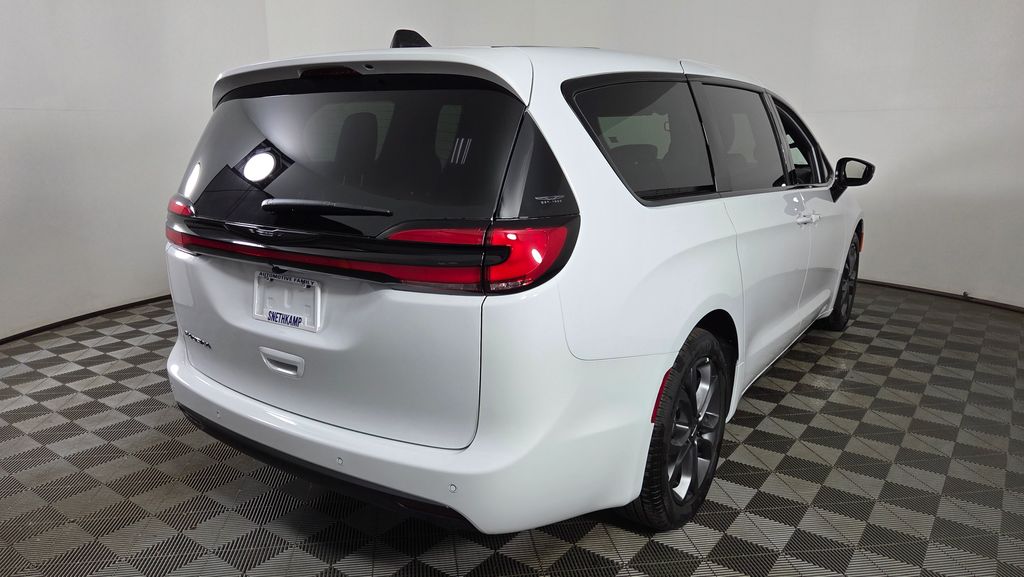 2026 Chrysler Pacifica Select - Photo 7