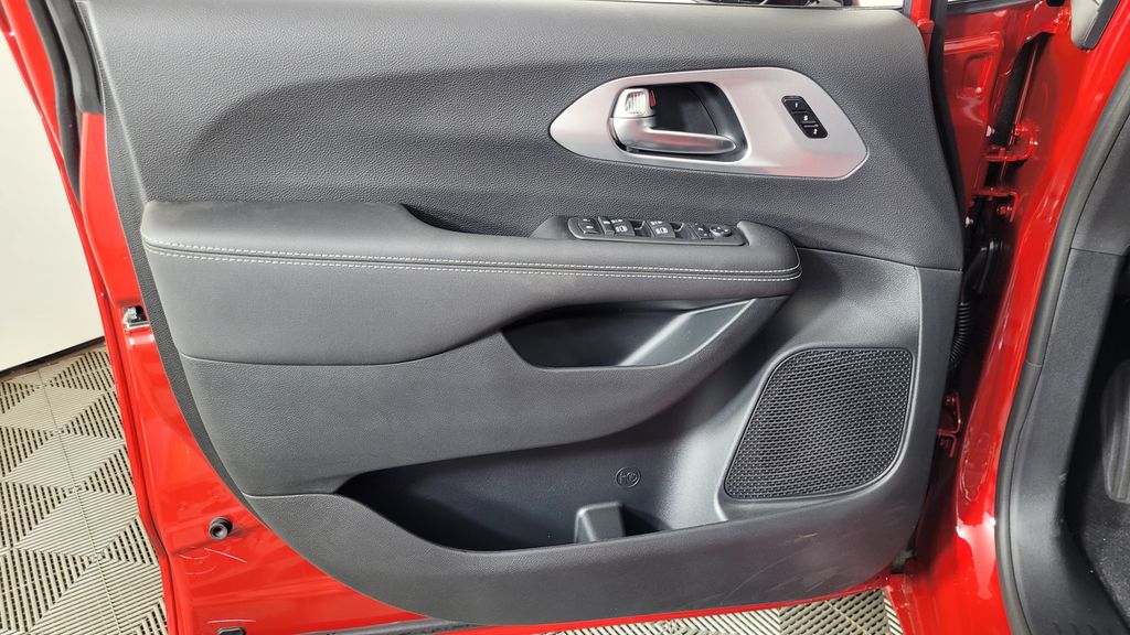 2026 Chrysler Pacifica Limited - Photo 13