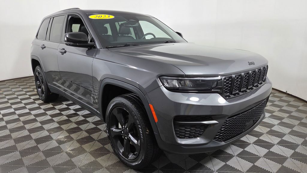 2023 Jeep Grand Cherokee Altitude's photo