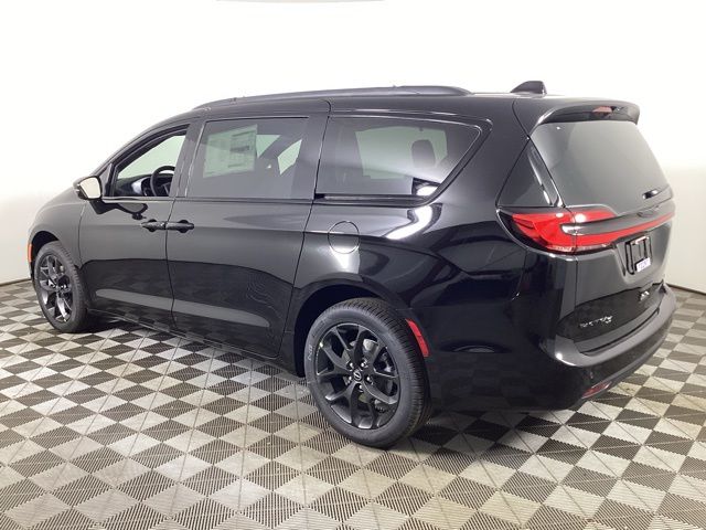 2025 Chrysler Pacifica Limited photo 2