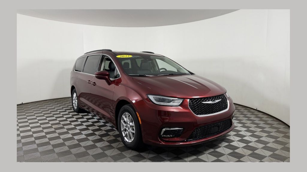 2022 Chrysler Pacifica Touring L's photo