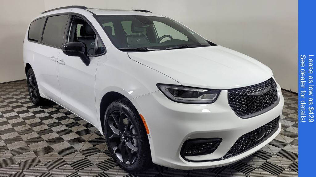 2026 Chrysler Pacifica Passenger Van 