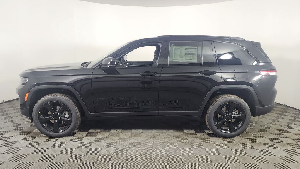 2025 Jeep Grand Cherokee Limited photo 2