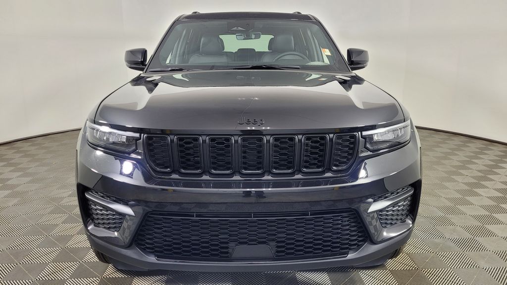 2025 Jeep Grand Cherokee Altitude photo 2