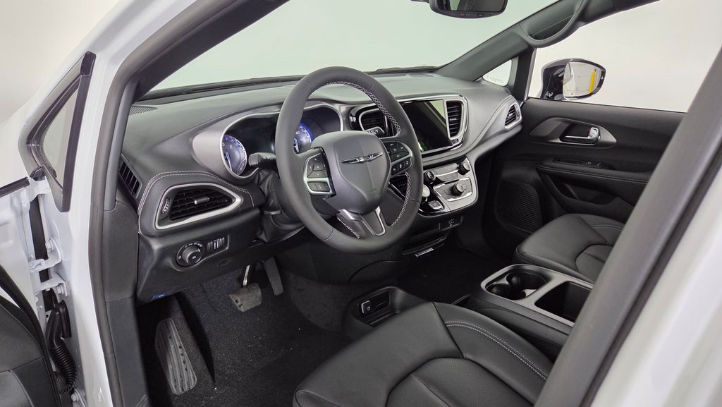 2026 Chrysler Pacifica Select - Photo 14