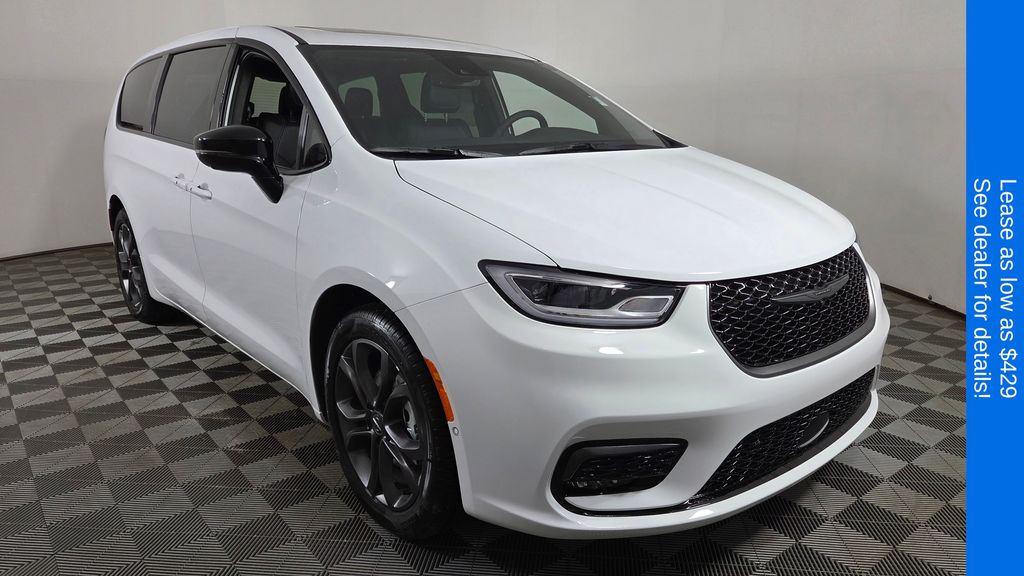 2026 Chrysler Pacifica Passenger Van 