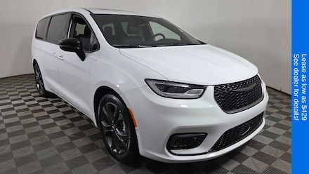 2026 Chrysler Pacifica SELECT Passenger Van