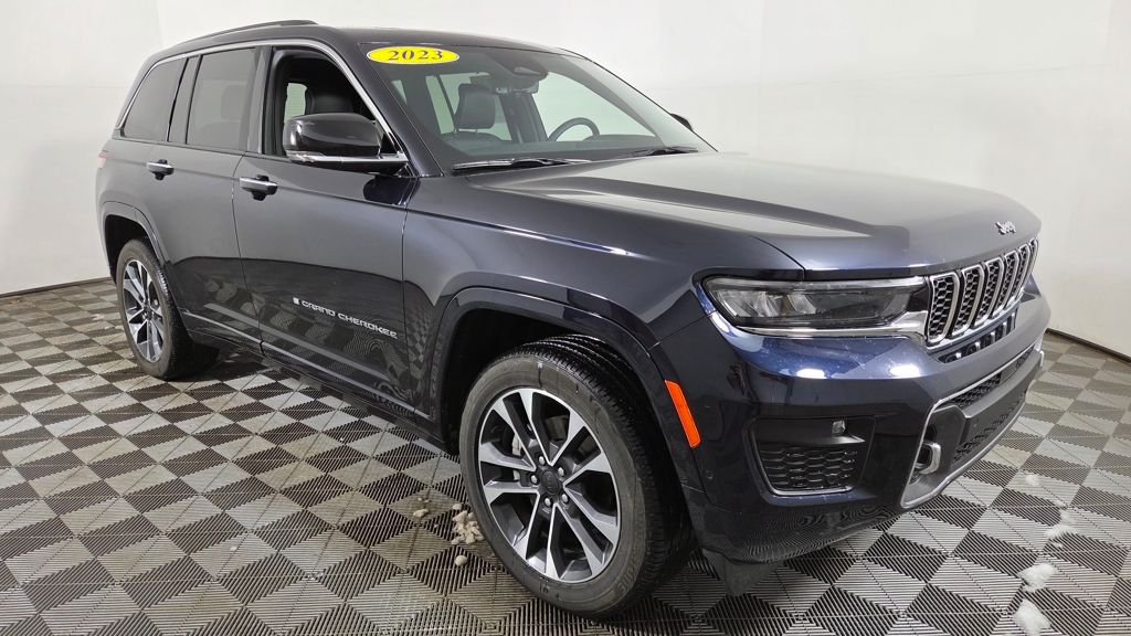 2023 Jeep Grand Cherokee Overland's photo