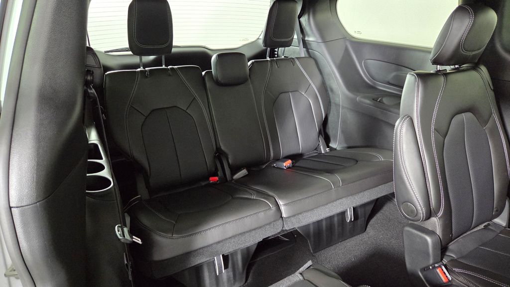 2026 Chrysler Pacifica Select - Photo 35