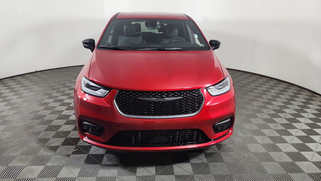 2026 Chrysler Pacifica photo 2