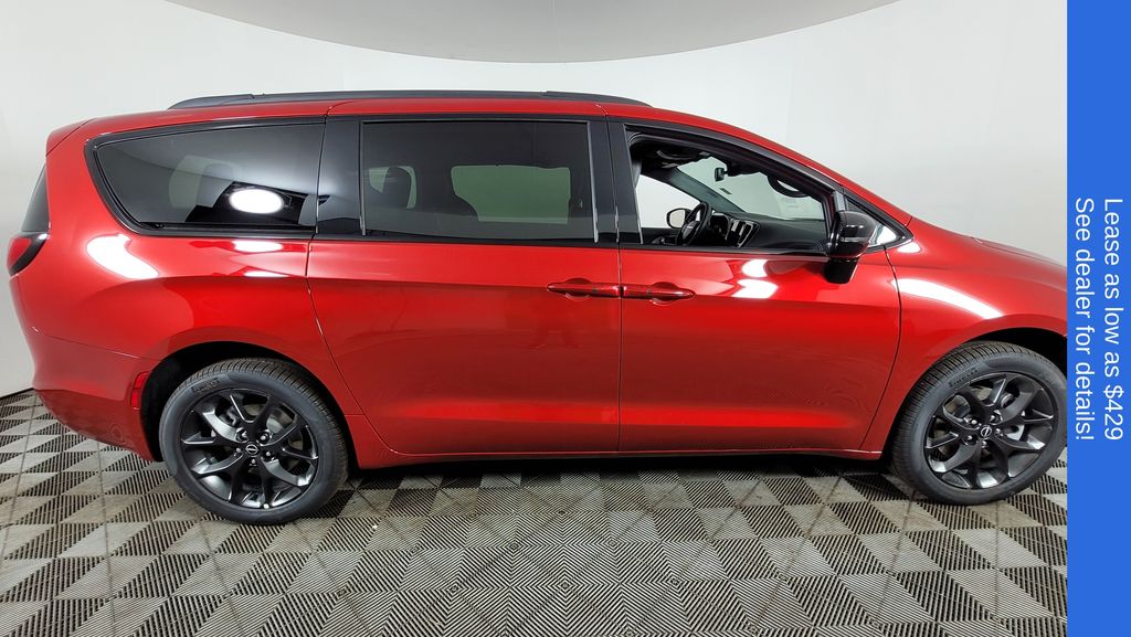 2026 Chrysler Pacifica Limited - Photo 9