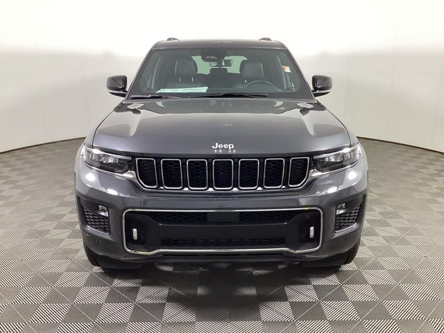 2025 Jeep Grand Cherokee Overland photo 2