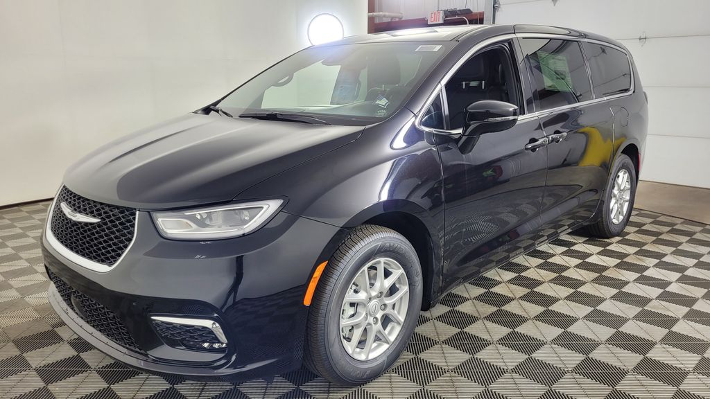 2026 Chrysler Pacifica photo 3