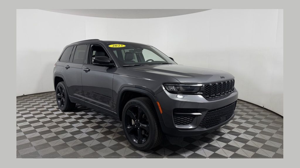 2023 Jeep Grand Cherokee Altitude 4x4's photo