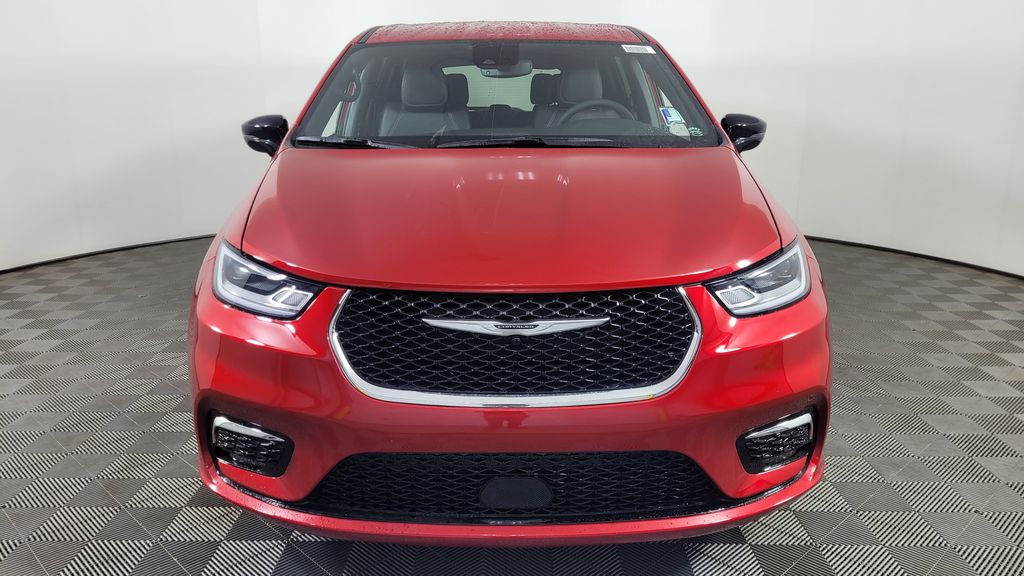 2026 Chrysler Pacifica photo 2