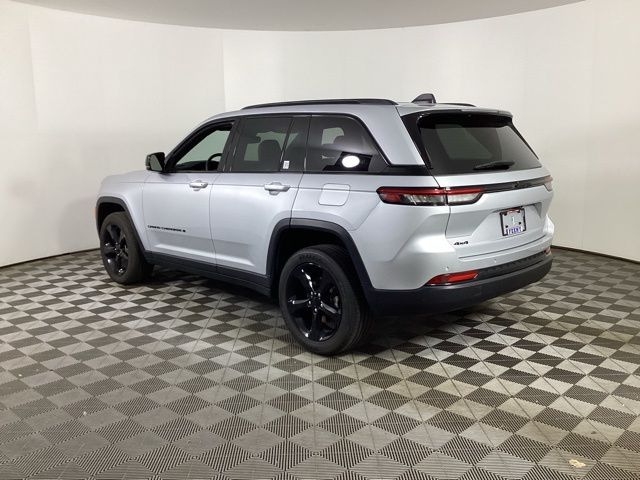 2023 Jeep Grand Cherokee Altitude photo 4