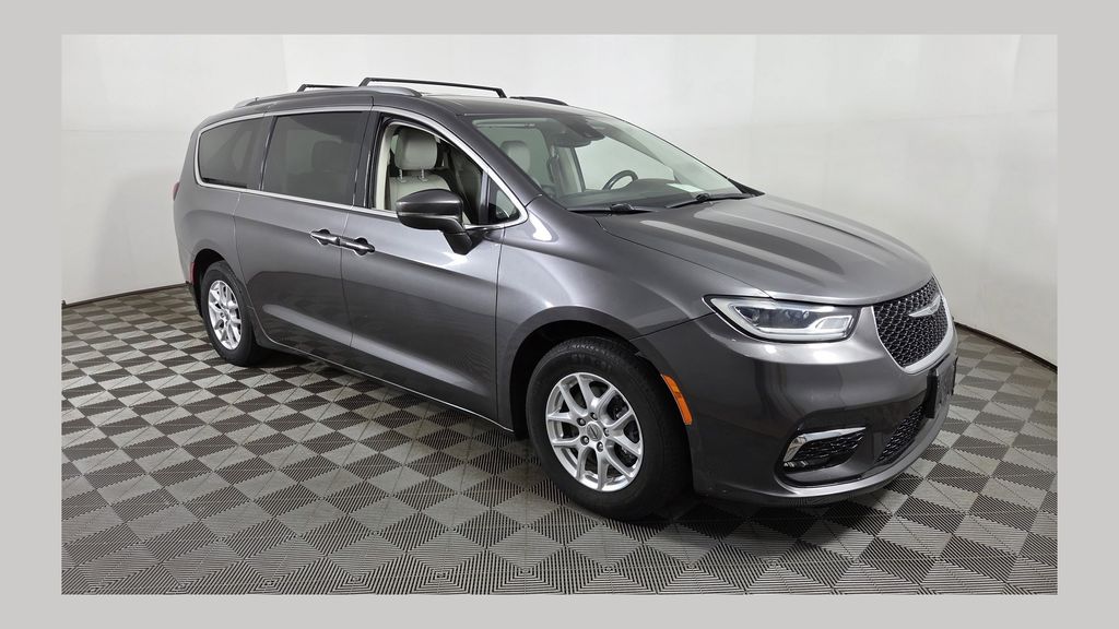 2021 Chrysler Pacifica Touring L's photo