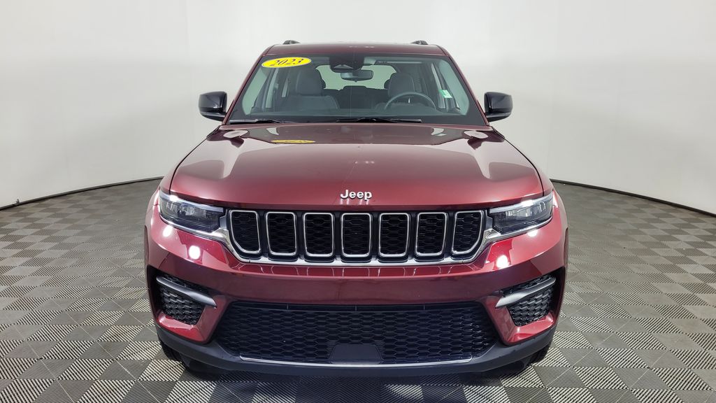 2023 Jeep Grand Cherokee Laredo photo 2