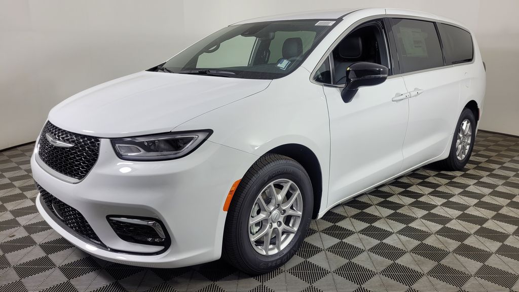2026 Chrysler Pacifica photo 3