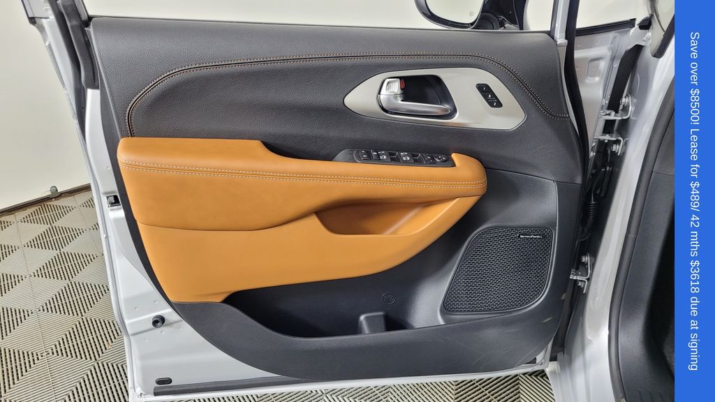 2026 Chrysler Pacifica Pinnacle - Photo 14