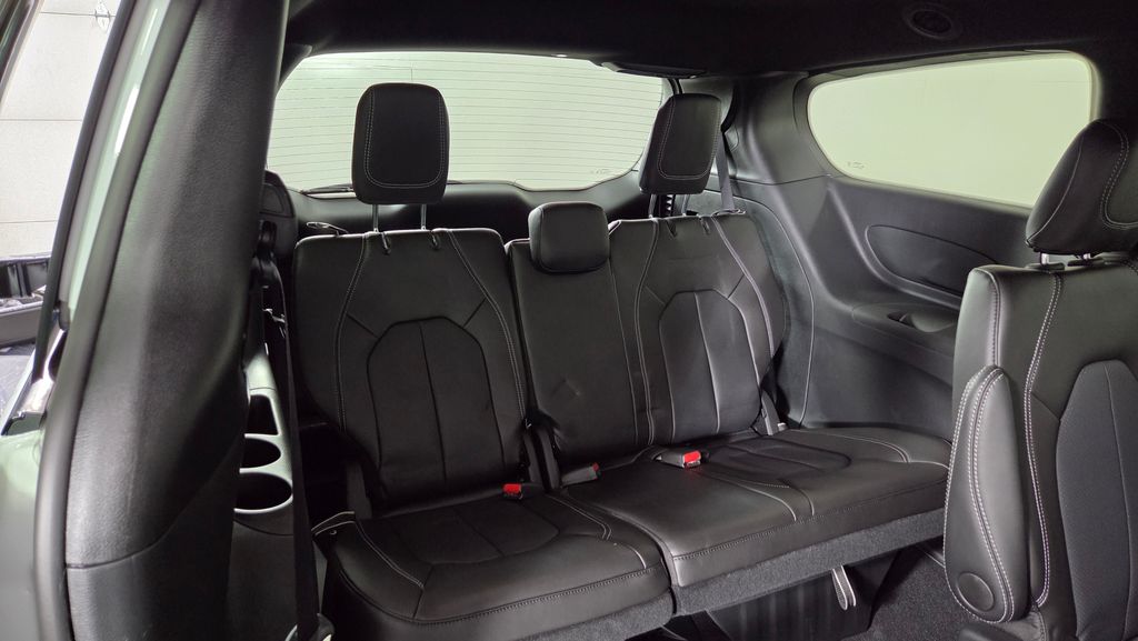 2025 Chrysler Pacifica Select - Photo 36