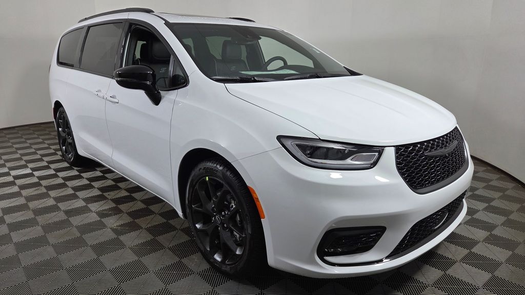 New 2026 Chrysler Pacifica LIMITED Passenger Van