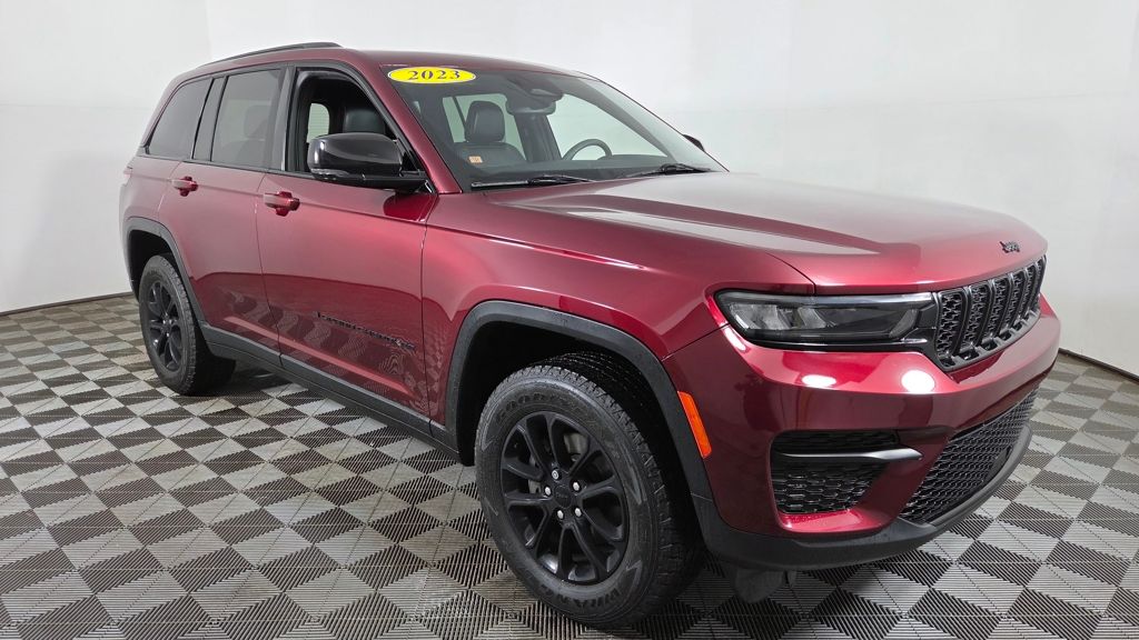 2023 Jeep Grand Cherokee Altitude's photo