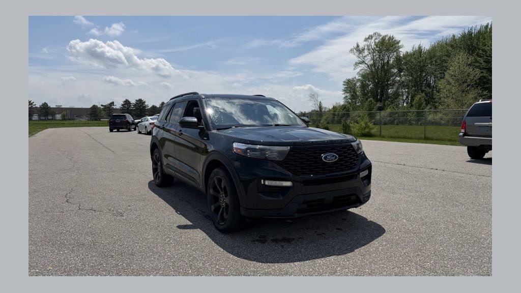 2023 Ford Explorer ST-LINE 4WD's photo