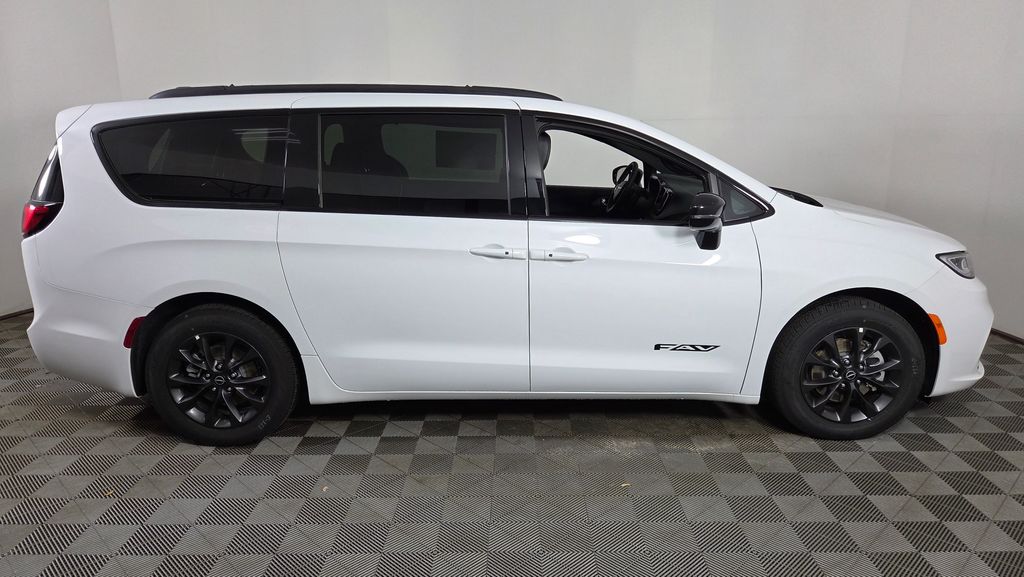 2025 Chrysler Pacifica Select - Photo 8