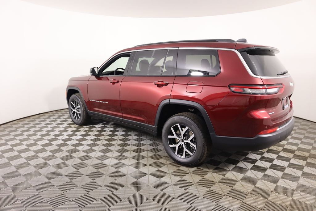 2025 Jeep Grand Cherokee Limited photo 2