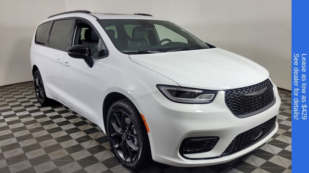 2026 Chrysler Pacifica Passenger Van 