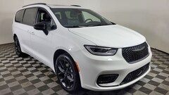 2026 Chrysler Pacifica LIMITED AWD Passenger Van