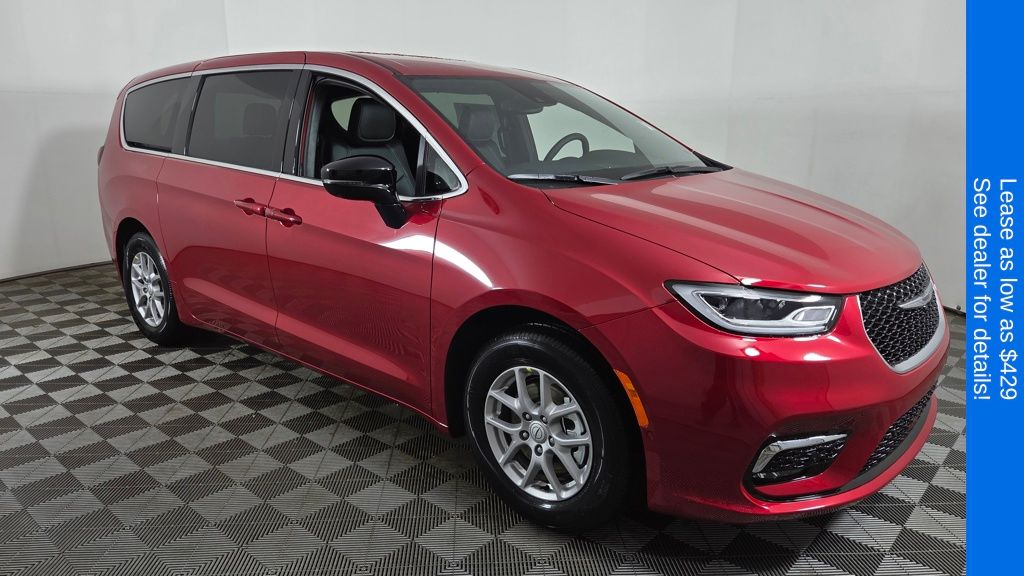 2026 Chrysler Pacifica Select's photo