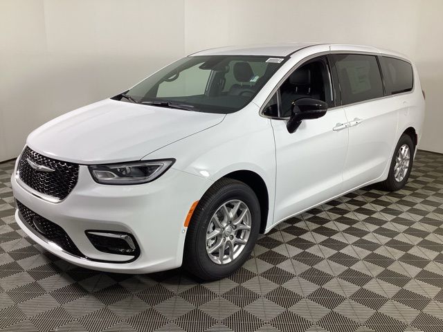 2026 Chrysler Pacifica photo 3
