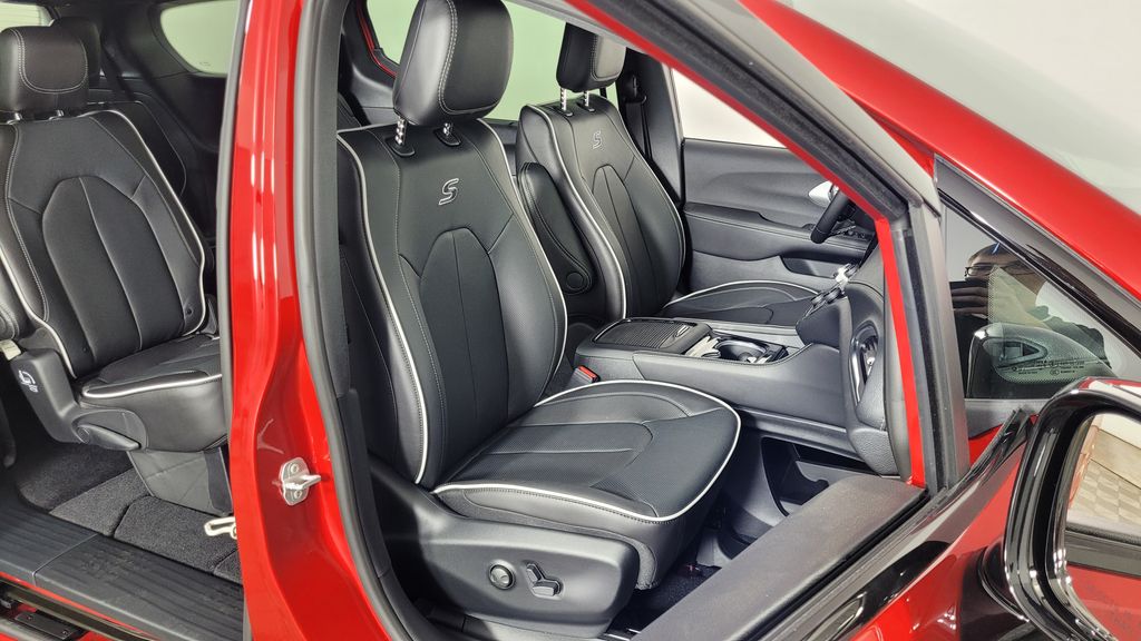 2026 Chrysler Pacifica Limited - Photo 38